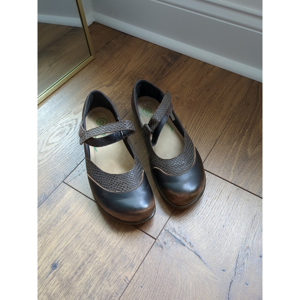 Naot Womens Luga Hook and‎ Loop Brown Leather Mary Jane Comfort Flats Sz 37/6
